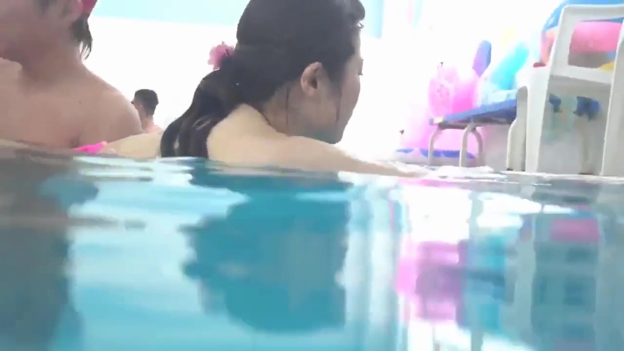 Japanese underwater sex in the swimming pool - Shameless.com